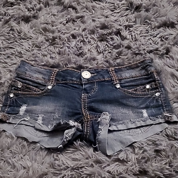 Shorts - Picture 1 of 3